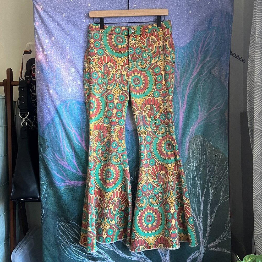 Free People – We the Free Just Float On Printed Flare Jeans – Paisley